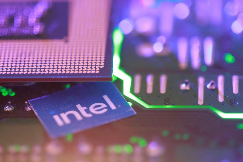 Trump wants more deals like Intel's, worrying business community
