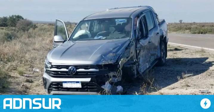 18:33 Milagro en la ruta 22: una camioneta rozó a un camión tras quedarse dormido su conductor