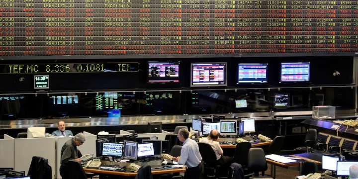Mercados: acciones y bonos argentinos bajan y el riesgo país supera los 800 puntos