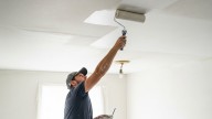 No imaginás por qué: para qué sirve pintar los techos de blanco en verano
