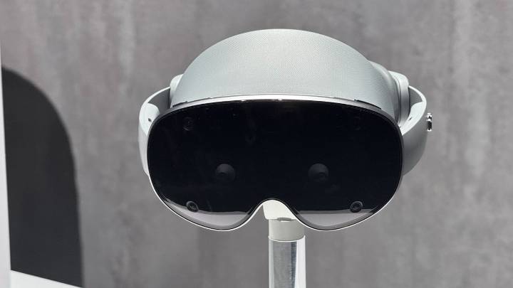 Samsung's VR Headset Tipped To Cost Nearly $2k, Still Less Than The Apple Vision Pro