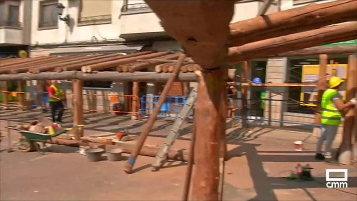 El Real de San Vicente comienza el montaje de su peculiar plaza de toros