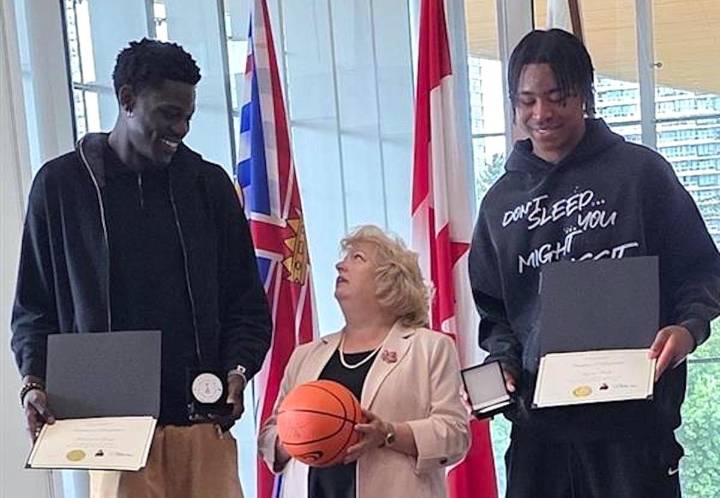 2 NBA players tower over Surrey mayor in city hall photo