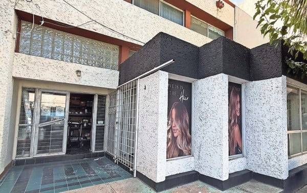 Ingresan ladrones a estética por la noche