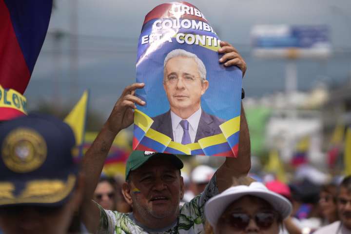 El expresidente colombiano Uribe apela su condena a doce años de prisión domiciliaria