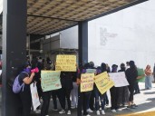 Conferencia sobre la Mujer arranca con protestas afuera del CCT