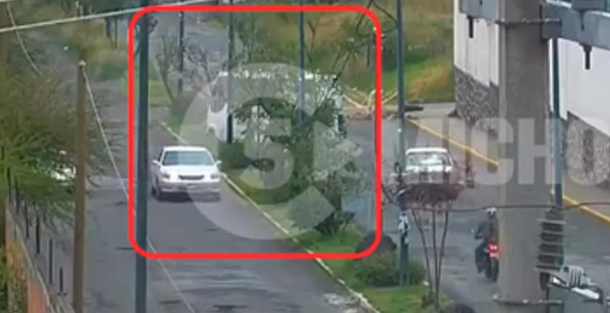 Conductor de camión pierde el control y se sube a camellón, en avenida de Morelia [Video]
