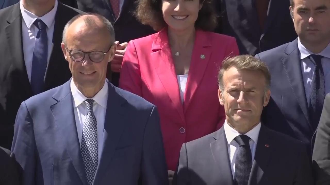 Ministers and leaders pose for family photo during Franco