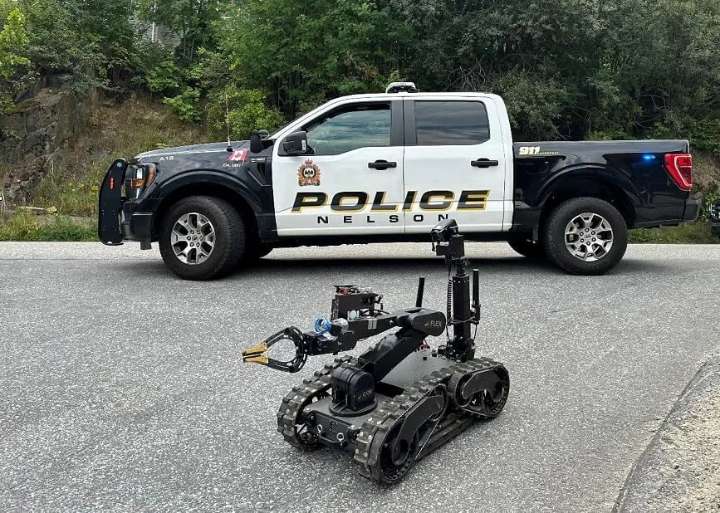Bomb squad called in after B.C. teenager finds improvised explosive device and brings it home