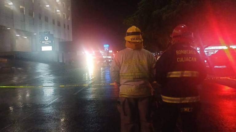 Se incendia local comercial del Malecón Nuevo de Culiacán