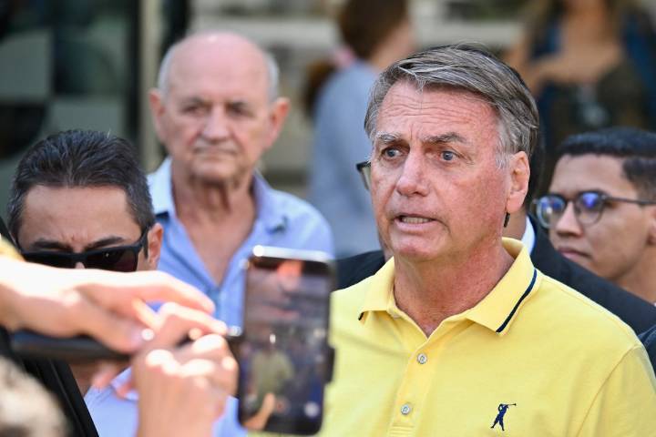 Bolsonaro’s defence says draft of Argentina asylum request not evidence of flight risk