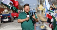 Judge questions if Spanish-language journalist can stay in immigration detention without charges