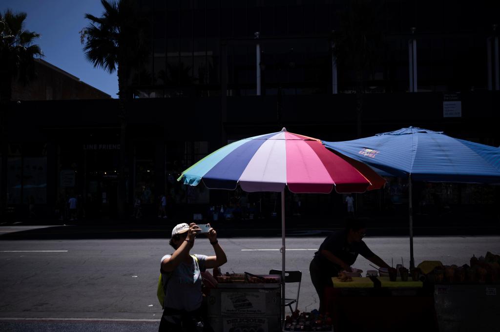 Calor extremo afecta a California y el suroeste de EEUU; aumenta riesgo de incendios forestales