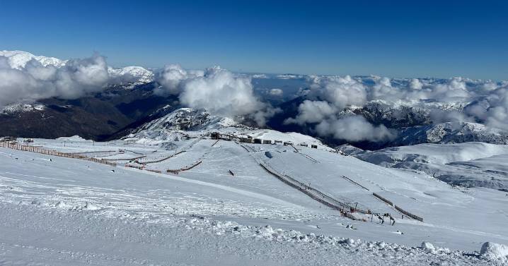 Reportan avalancha en centro de esquí La Parva, Lo Barnechea