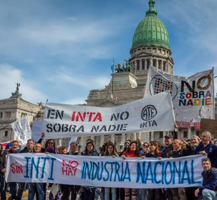 Por la caída de los decretos de Sturzenegger: trabajadores del INTI y el INTA movilizan al Senado.