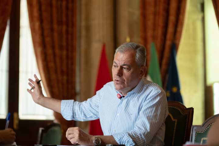 Sanz garantiza "encaje" al cohete de la Expo en la Cartuja