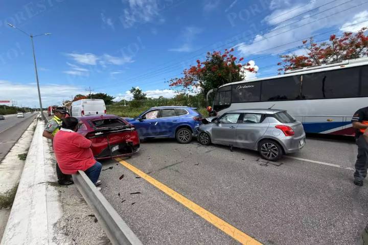 Carambola en la carretera federal 307 Playa del Carmen deja daños y una menor lesionada