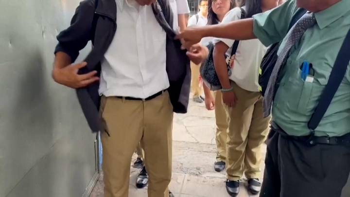 El Salvador prohíbe peinados y vestimentas en las escuelas para “fortalecer la disciplina”