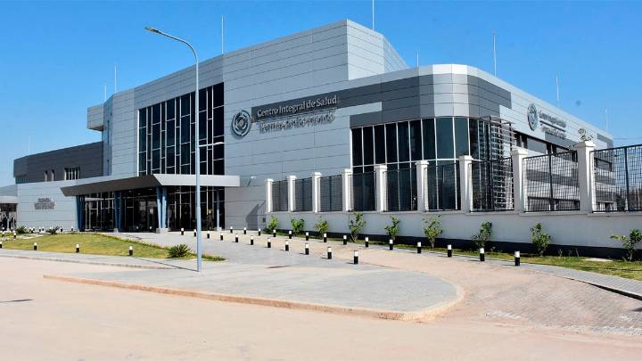 Termas: fuerte accidente entre una camioneta y una moto dejó a una joven con fracturas