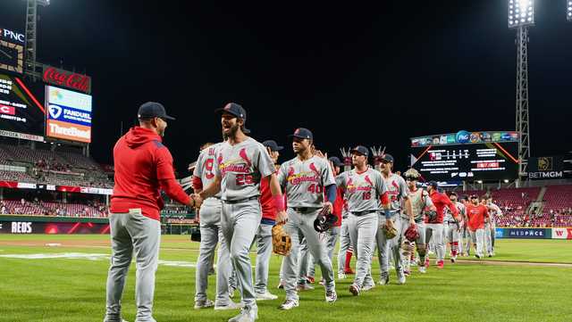 Winn drives in 3 runs, Cardinals take advantage of error in 10th for win over Reds