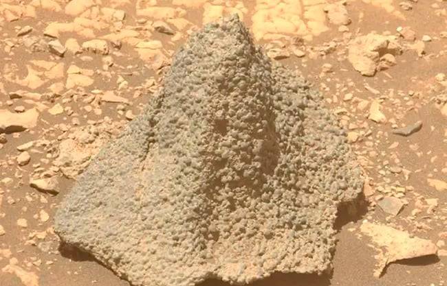 ¿Descubrieron un casco alienígena en Marte? La NASA detecta un misterioso e inquietante objeto
