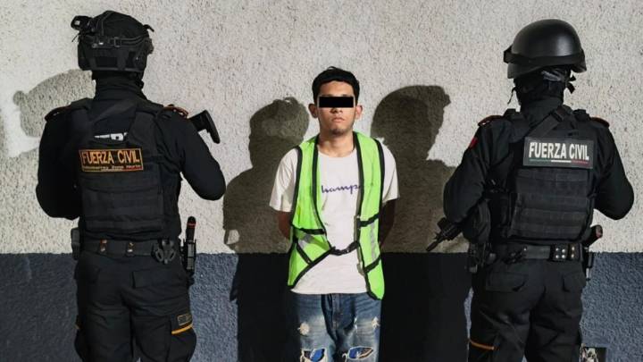 Arrestan a joven con arma larga en Monterrey