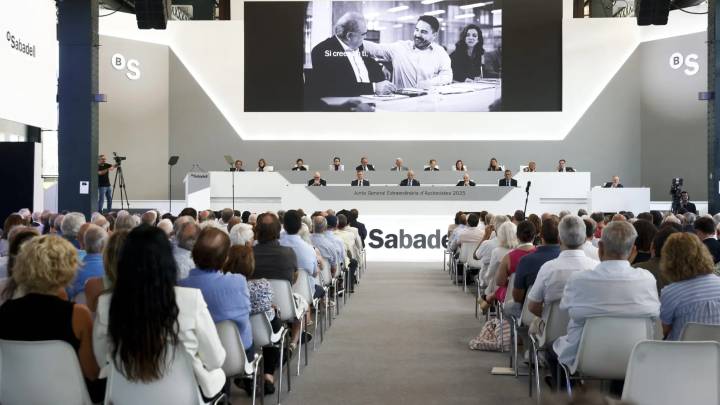 Los accionistas de Banco Sabadell aprueban la venta de TSB a Banco Santander