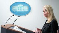 Despiden a empleado federal por lanzar un sándwich a un agente en protesta en Washington D.C.