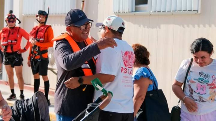 Capitanes rescatados en el Golfo de México ya se reunieron con sus familias