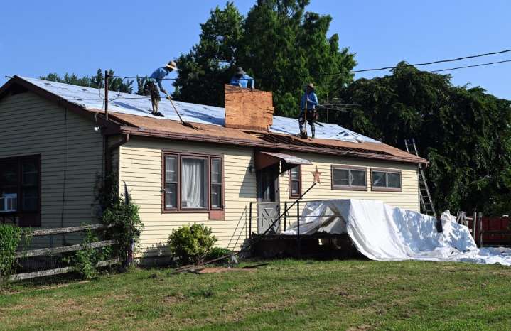 Vietnam veteran is gifted with a new roof
