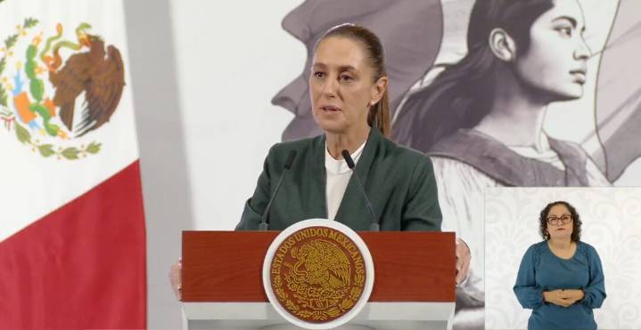 ¡Caen las remesas en 2025! Sheinbaum alerta por impacto de políticas migratorias de Trump