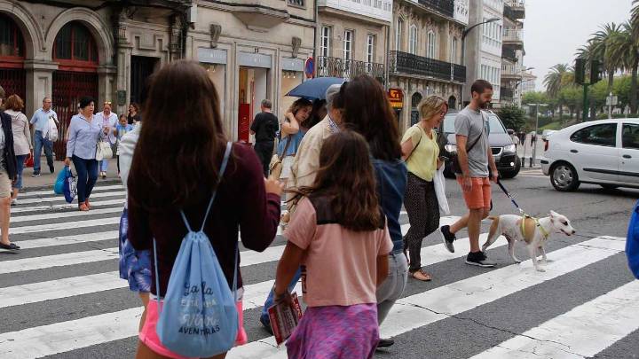 Galicia gana 14.426 habitantes y 175 centenarios en el último año