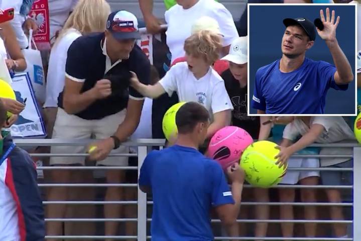 Grown man blasted for snatching Kamil Majchrzak's hat from kid