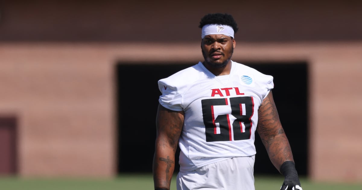 Elijah Wilkinson steps in at right tackle for Falcons