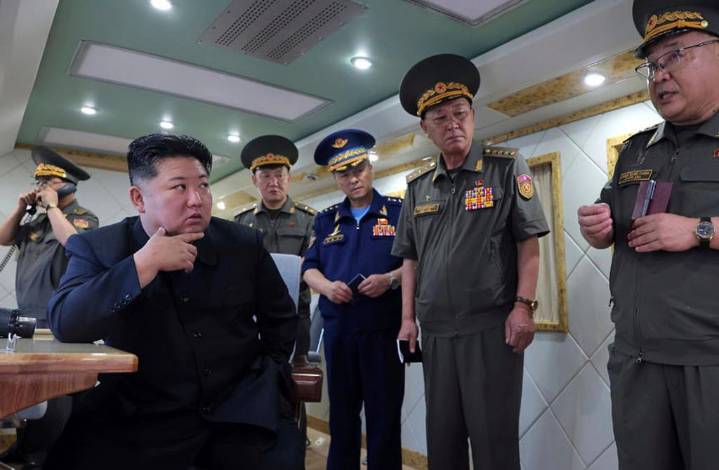 Presidente norcoreano supervisa pruebas de nuevos misiles antiaéreos