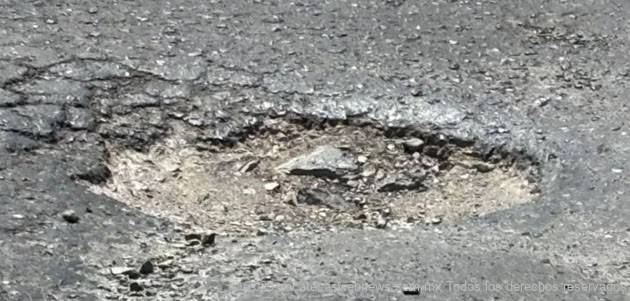 MEGABACHE PROVOCA DAÑOS EN UNIDAD AUTOMOTRIZ