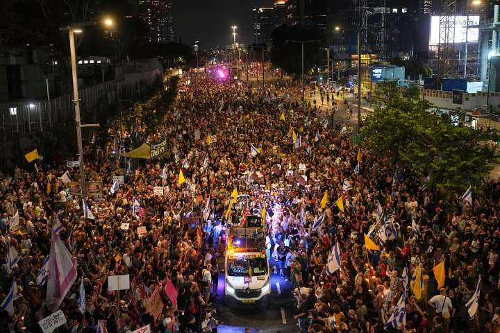 Protestan decenas de miles en Tel Aviv contra plan de ocupación de Gaza