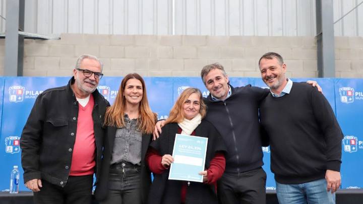 Más 400 vecinos recibieron las escrituras de sus viviendas
