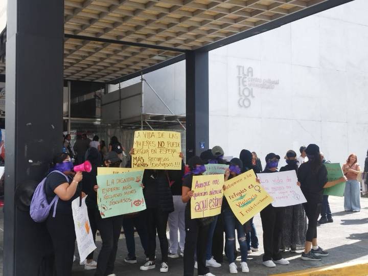 Conferencia sobre la Mujer arranca con protestas afuera del CCT