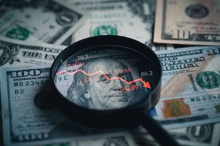 Inflación y empleo: La economía de EE.UU. en peligro crítico, advierte analista de Moody's Analytics