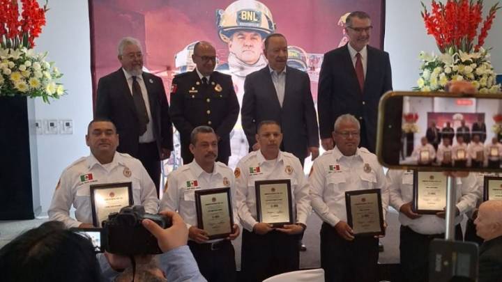 Bomberos de Nuevo León conmemora en su día a integrantes de patronato
