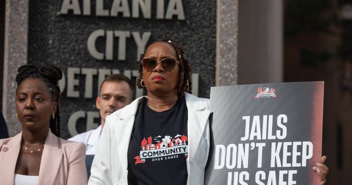 Advocates urge Atlanta to plan exit of Fulton inmates from detention center