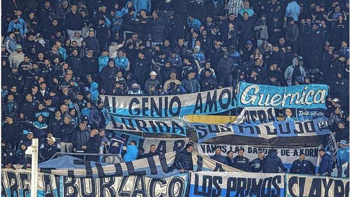 Los hinchas de Racing no la pasaron bien en el Campeón del Siglo