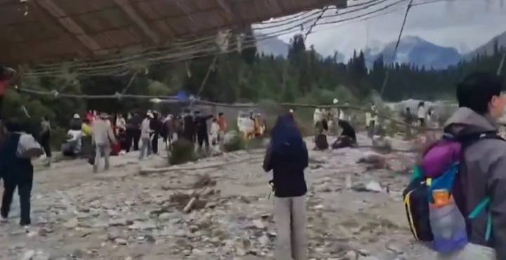 VIDEO: colapsa puente colgante en China; hay 5 muertos y 24 heridos