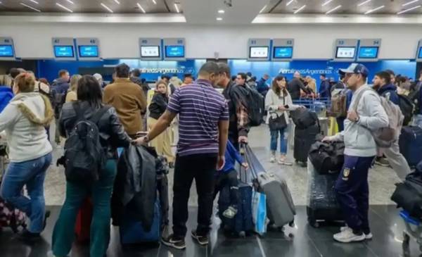 Aerolíneas Argentinas cancela 28 servicios y reprograma 43 por paro de controladores