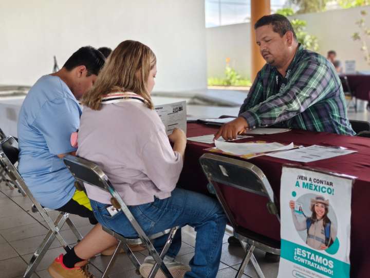 Gobierno de Indira Vizcaíno gestiona más de 350 opciones laborales para jóvenes, en Villa de Álvarez