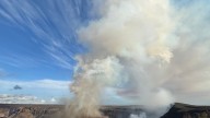 Impresionantes imágenes del volcán más activo del mundo, que vuelve a rugir con columnas de hasta 100 metros de lava a presión