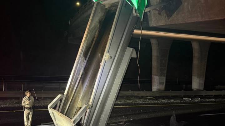 Dump truck slams into Highway 1 overpass near Santa Cruz
