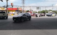 Aparatoso accidente deja motociclista lesionado en Apodaca