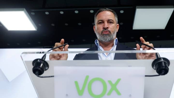 Abascal se refiere al Open Arms como “barco negrero” y llama a “confiscarlo y hundirlo”
